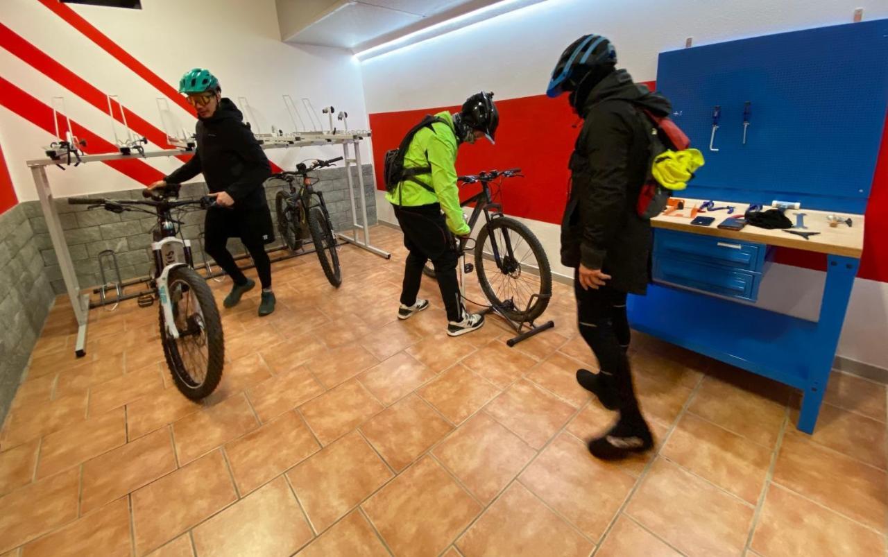 Impero Hotel Beauty & Spa - Bike Hotel Cantello Екстериор снимка